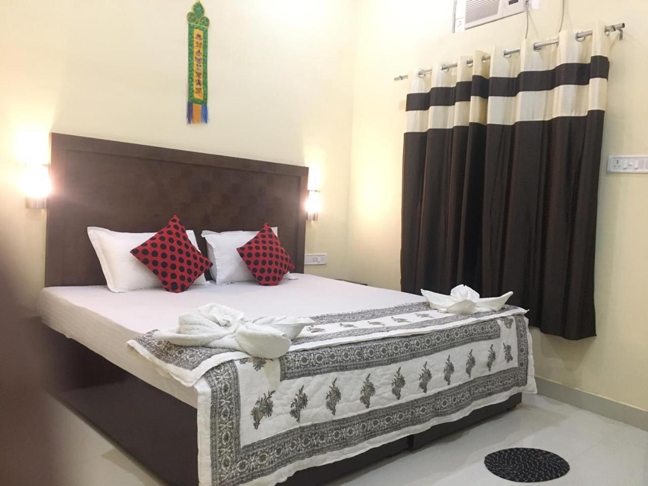 The Highvill Home Stay Khajurāho Exteriör bild