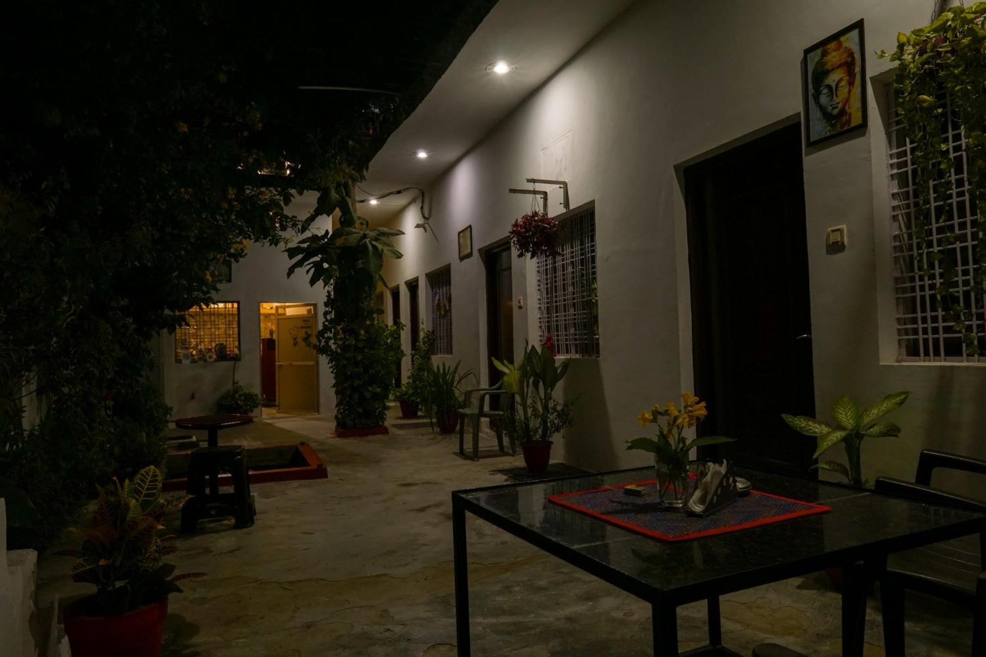 The Highvill Home Stay Khajurāho Exteriör bild