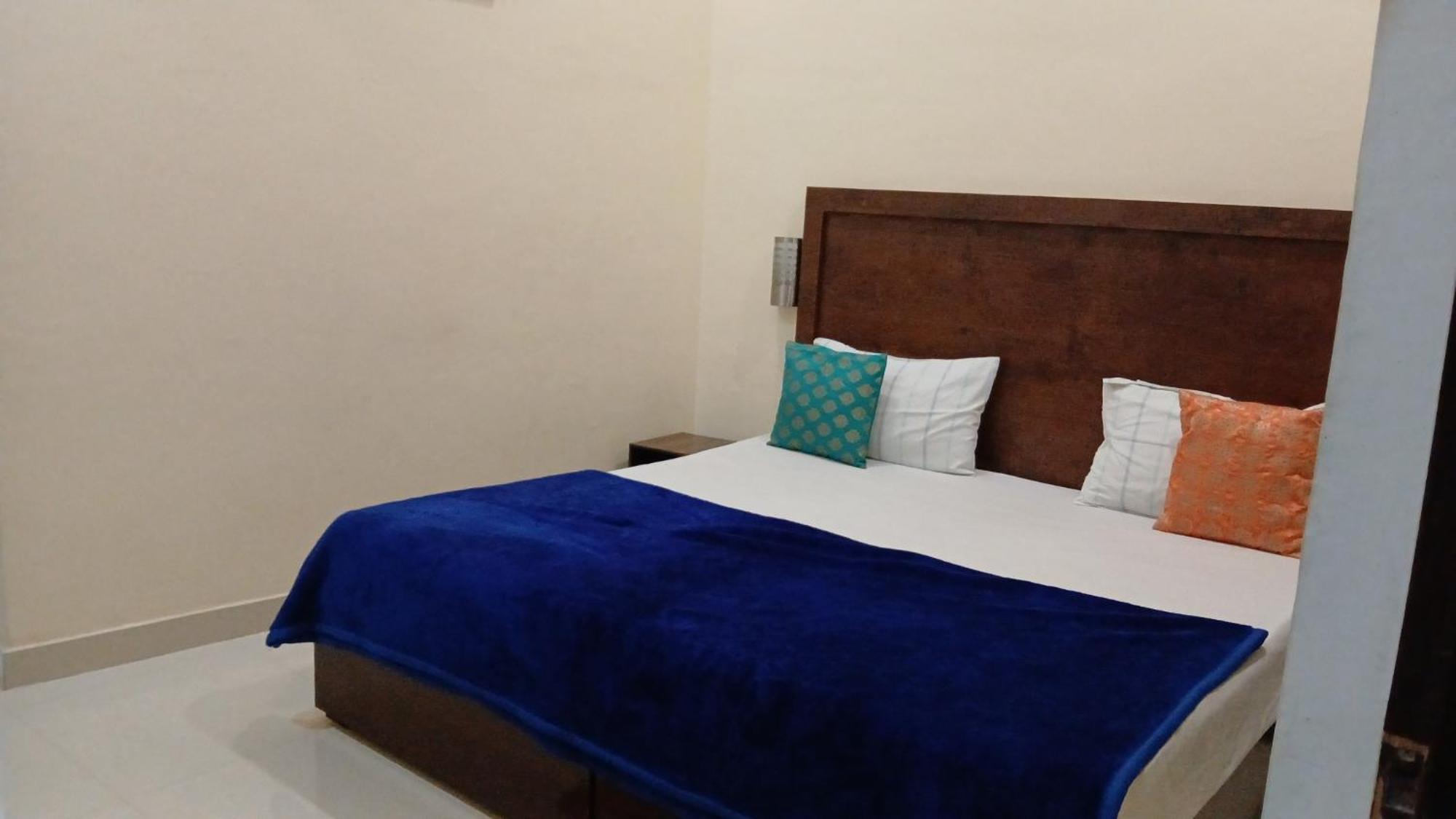 The Highvill Home Stay Khajurāho Exteriör bild