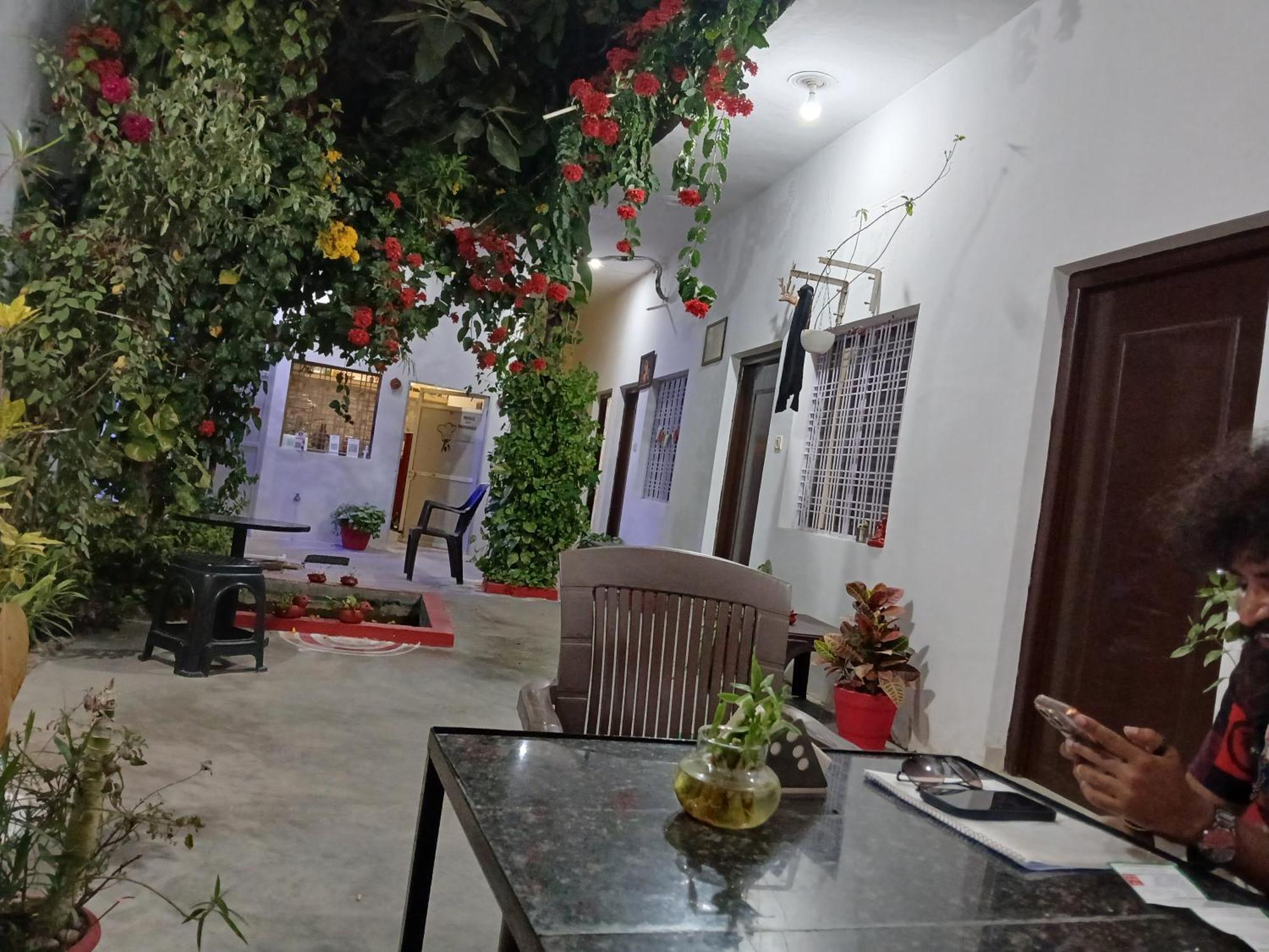 The Highvill Home Stay Khajurāho Exteriör bild